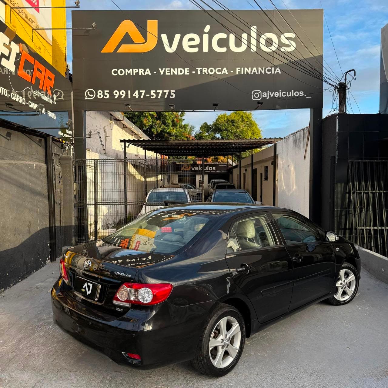 Toyota Corolla GLi 2014 à venda na AJ Veículos em Fortaleza — foto 2 de 8