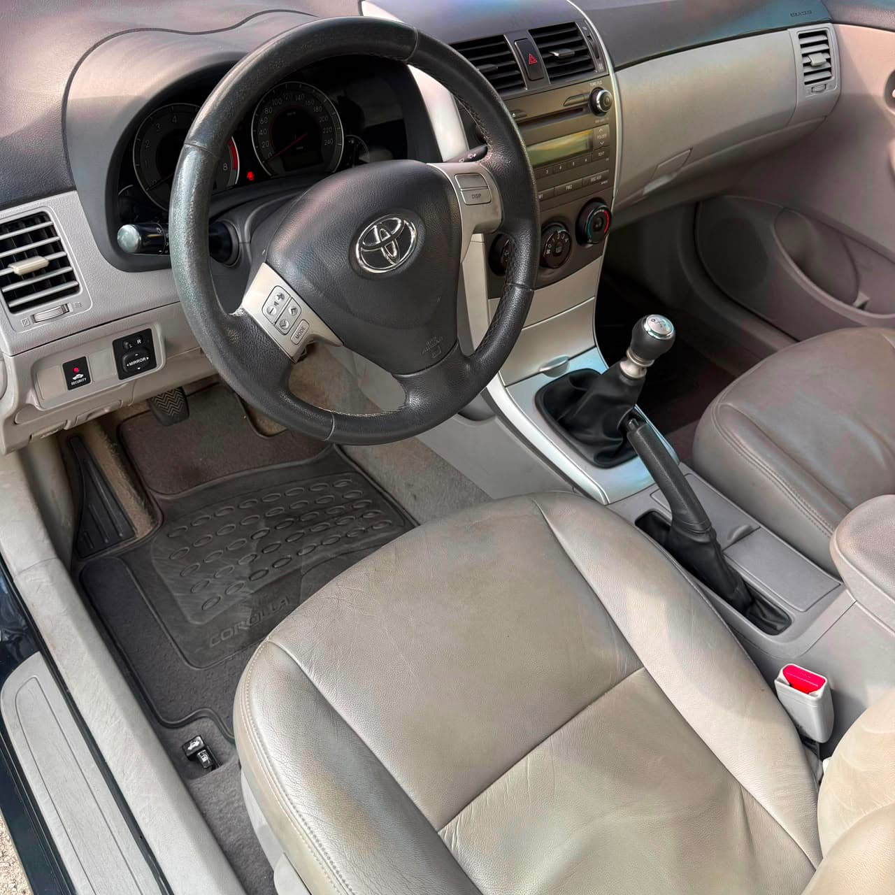 Toyota Corolla GLi 2014 à venda na AJ Veículos em Fortaleza — foto 5 de 8
