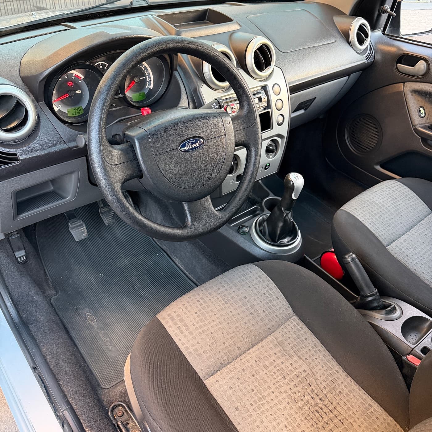 Ford Fiesta sedan 1.6 2011 à venda na AJ Veículos em Fortaleza — foto 6 de 10